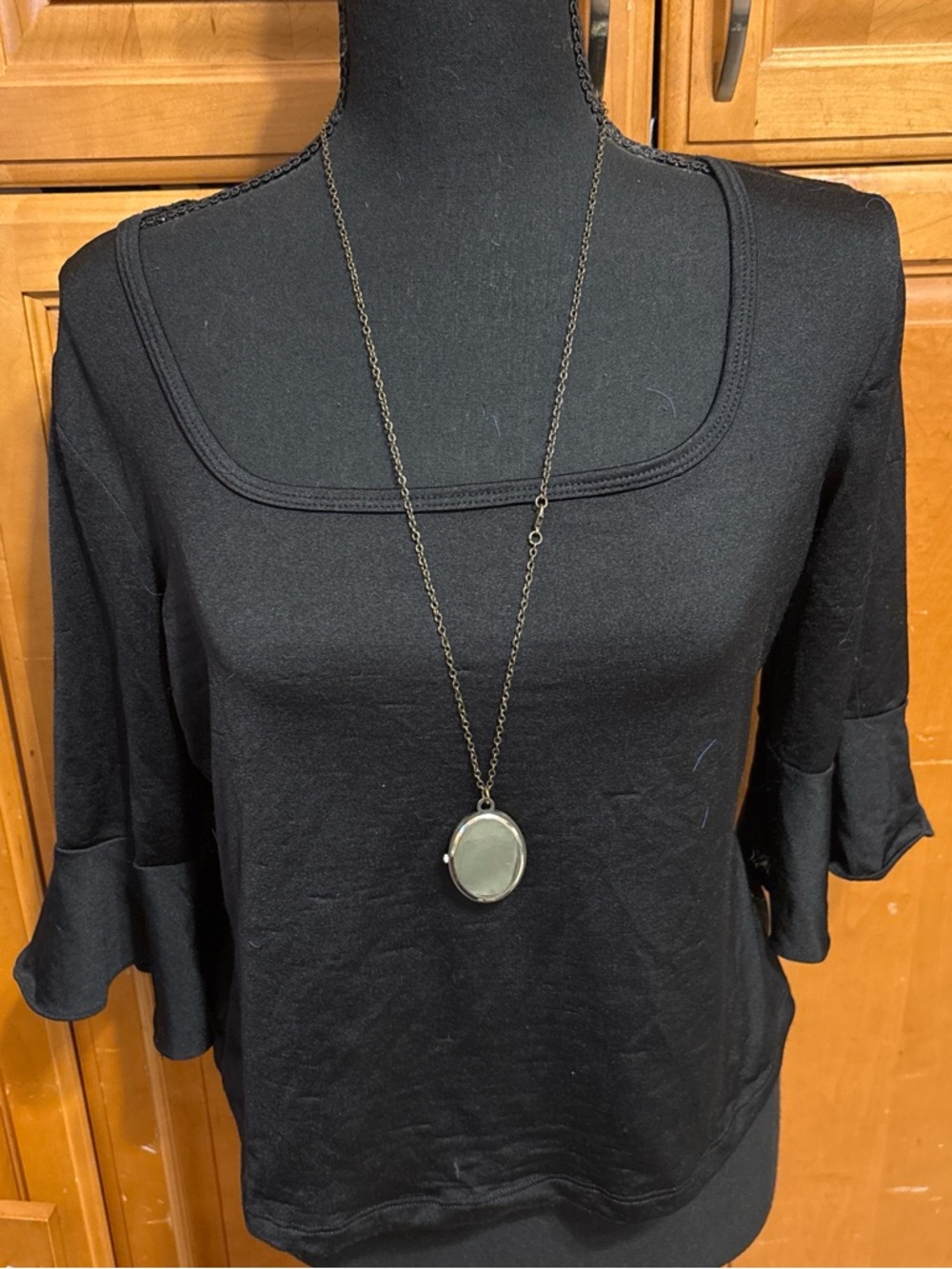 Vintage-Style Locket Pendant Necklace - Gunmetal